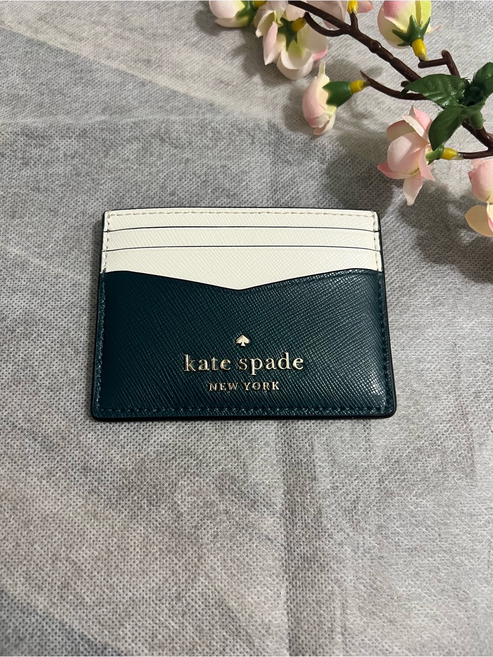 NWOT Kate Spade Two-Tone Leather Cardholder - Bone and Green
